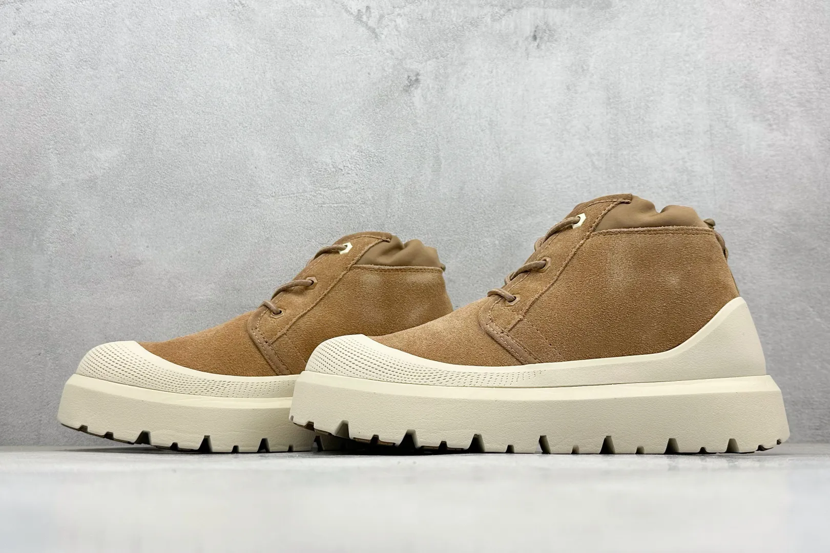 🐲💰 560 Support store UGG sheepskin integrated snow boots Autumn and winter classic outdoor Tasman snow boots Official synchronized packaging Inspection standard The material is made of original anti-fouling and waterproof leather Sheepskin integrated non-slip and wear-resistant light wing outsole Full of warmth performance, must be a good product in cold seasons Item number: 1143991 Size: 35-45